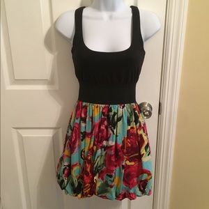 🌷Fun, Floral Dress